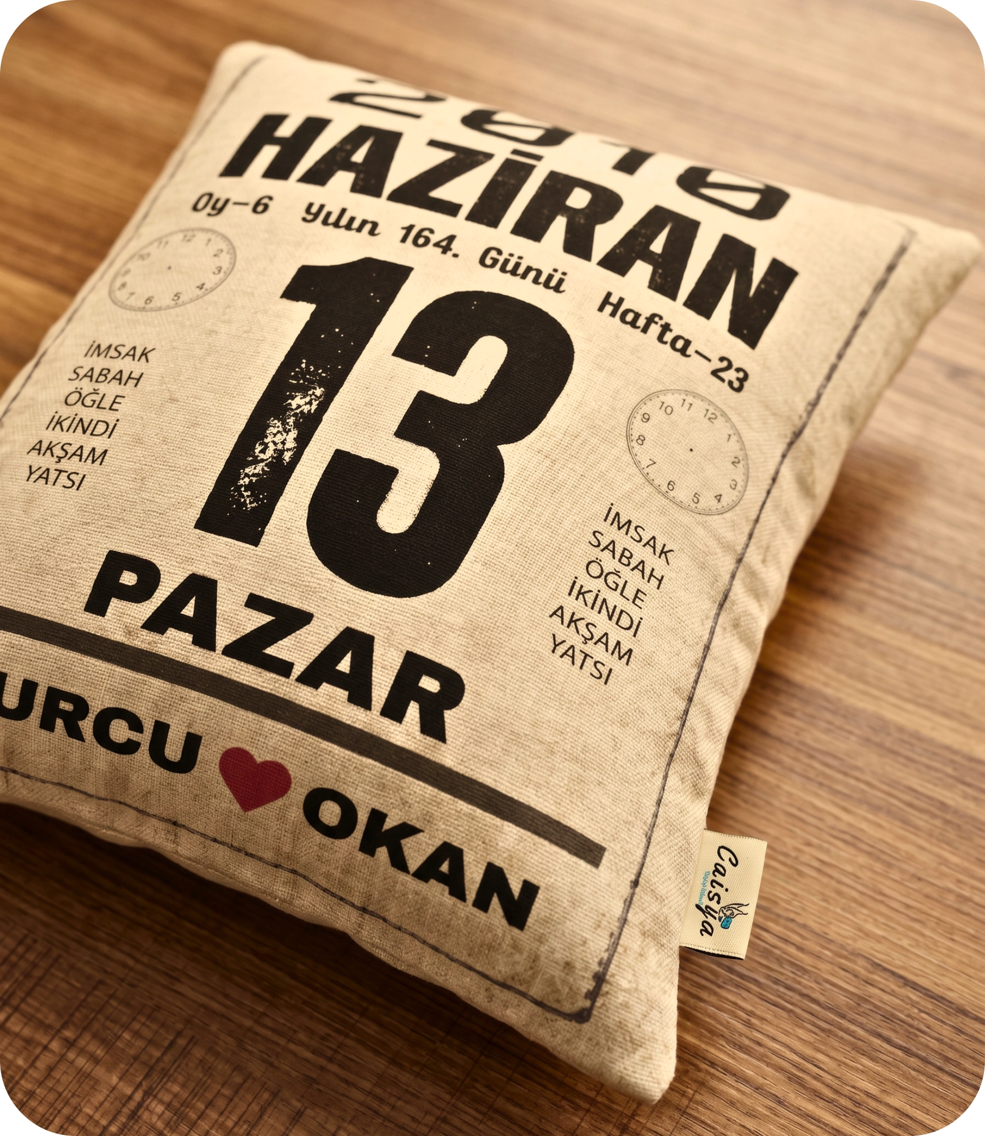 Takvim Yastık Doğum Günü Yıldönümü Hediyesi Takvim Yaprağı Hediyelik Dekoratif Yastık 40x28cm