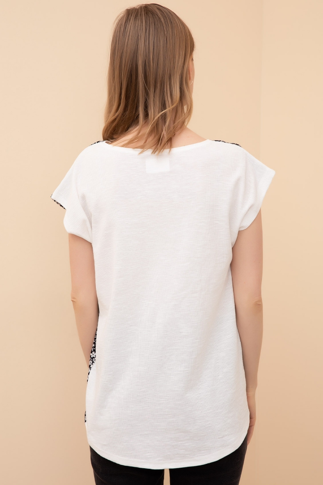 Çiçek Desenli T-shirt